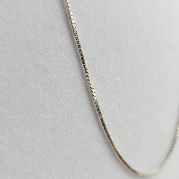 Sterling Silver Box Chain Necklace 20" Lightweight 4.04g Unisex Jewelry - Picture 2 of 5
